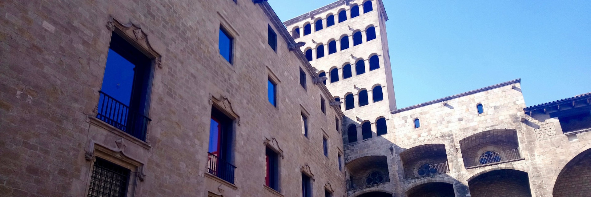 Buildings surrounding Plaça del Rei