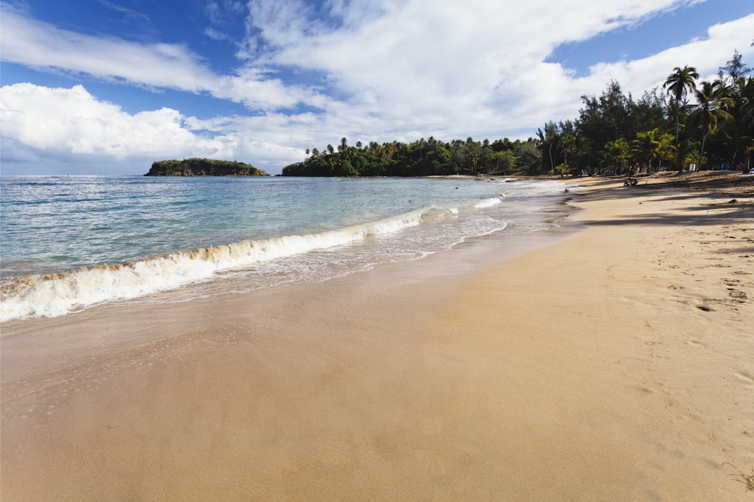 Puerto Rico, Vega Alta, Cerro Gordo, Waves on the beach