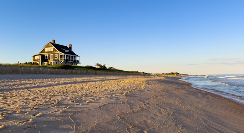 Kilkare, a legendary oceanfront Hamptons mansions in Wainscott, East Hampton, New York. Holden lighting from a setting sun., License Type: media, Download Time: 2025-03-26T20:48:20.000Z, User: Sarahstocking, Editorial: false, purchase_order: 65050 - Digital Destinations and Articles, job: Digital , client: FTG The Hamptons, other: Sarah Stocking