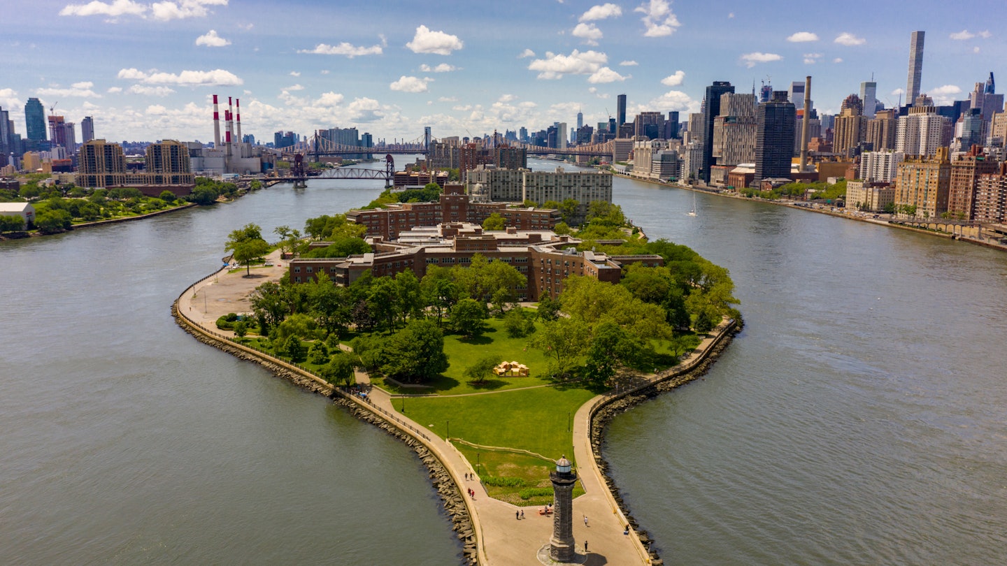 Aerial drone photo Roosevelt Island Lighthouse License Type: media Download Time: 2023-12-13T12:36:29.000Z User: FergalCo Is Editorial: No purchase_order: